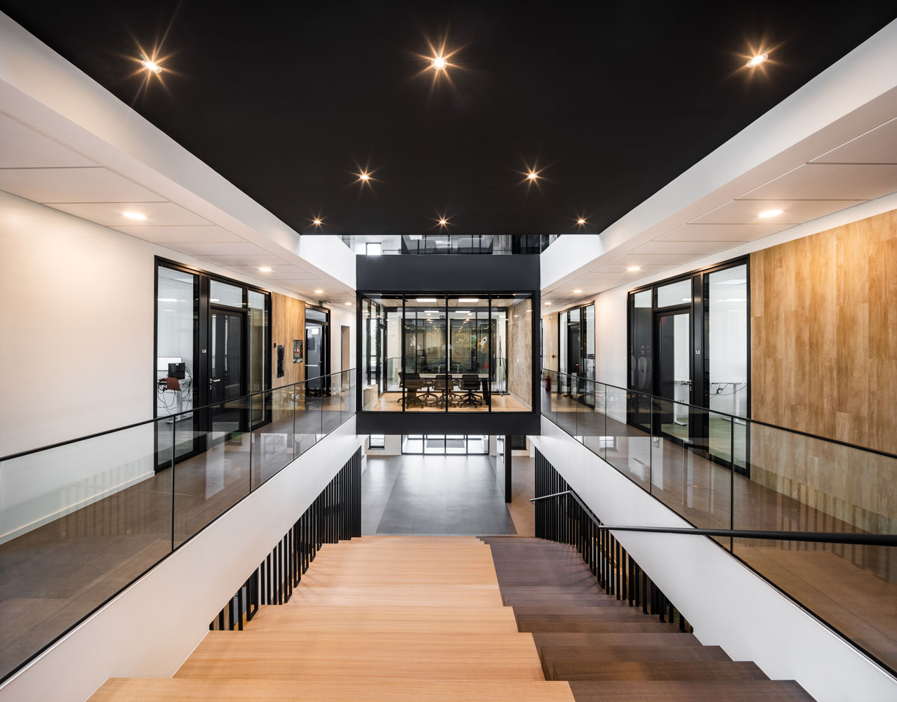 Mono office first floor with view on ground floor